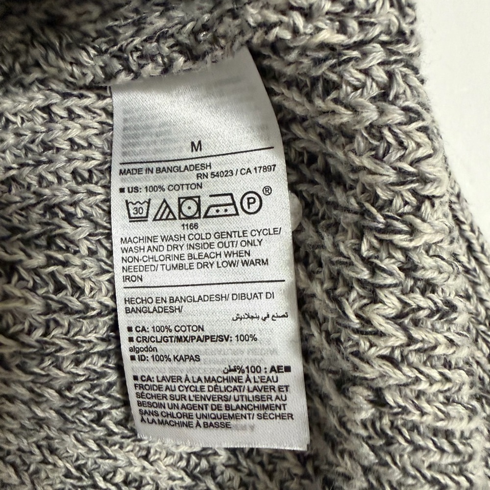 Old Navy Men's Off-White and Black Crewneck Sweater - Picture 6 of 6